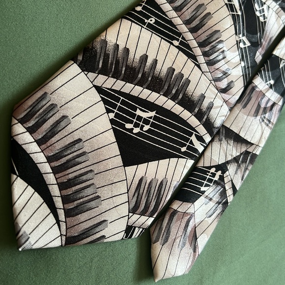 Fratello Hand Made Musician Tie for Men, Music Notes & Piano Keys, Fun & Quirky - Picture 2 of 3